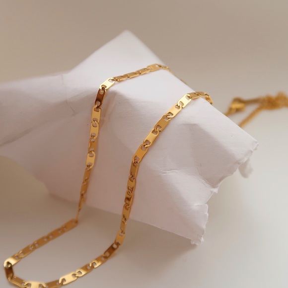 CLOSING SALE! ✨18K Gold Plated Flat Anna Chain Necklace - Picture 4 of 9